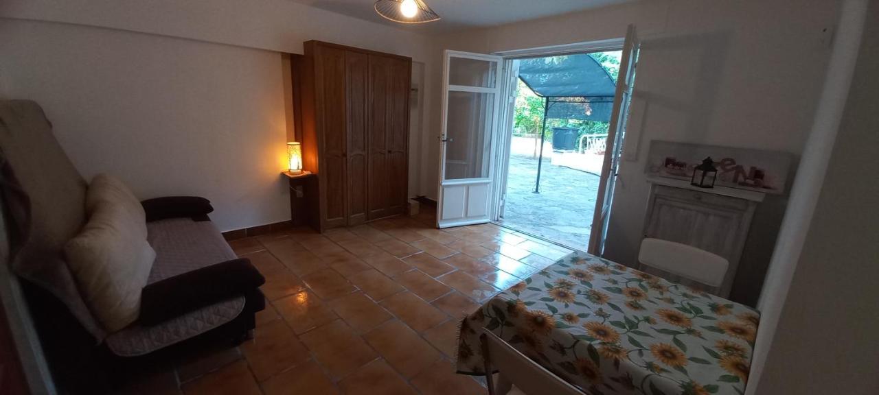 Appartement Et Sa Grande Terrasse En Rez De Jardin 圣艾格夫 外观 照片